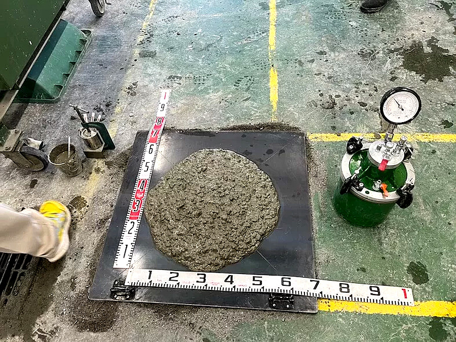 コンクリート配合の様子