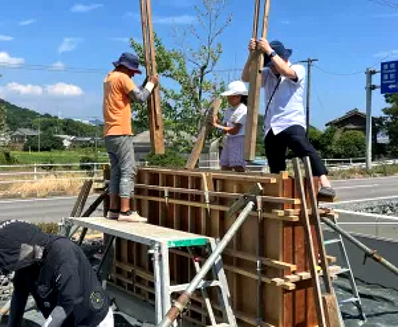 三ケ根クリニックの版築壁