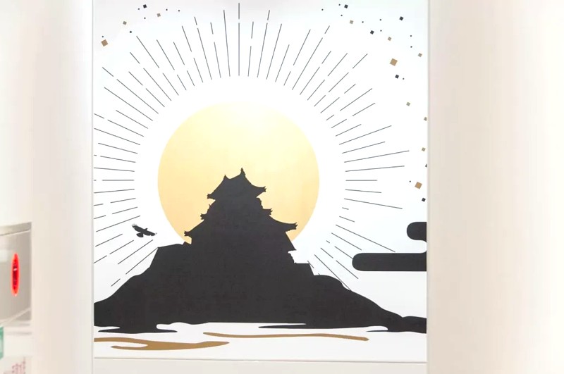 スタッフ通路の正面に浜松城が現れる