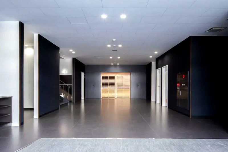 浜松学院興誠中学校・高等学校の体育館内部デザイン