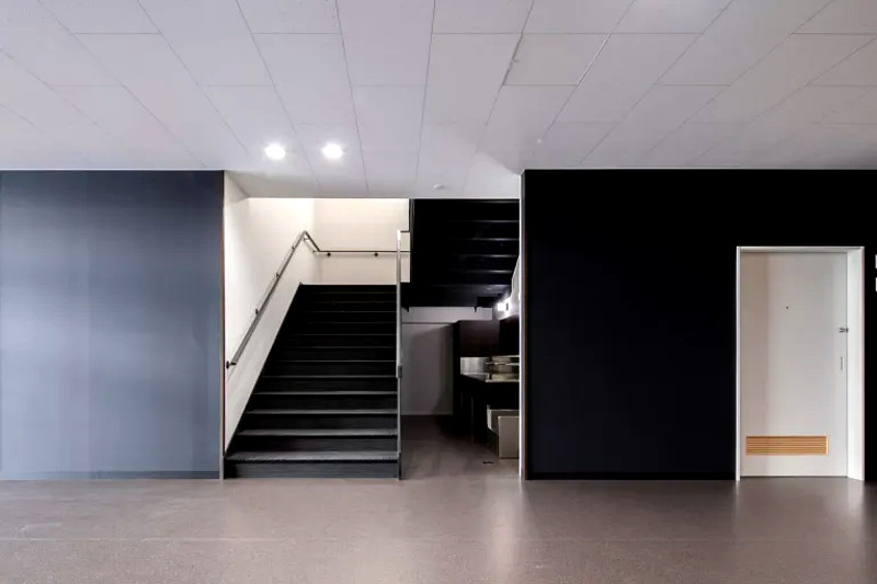 浜松学院興誠中学校・高等学校の体育館内部デザイン