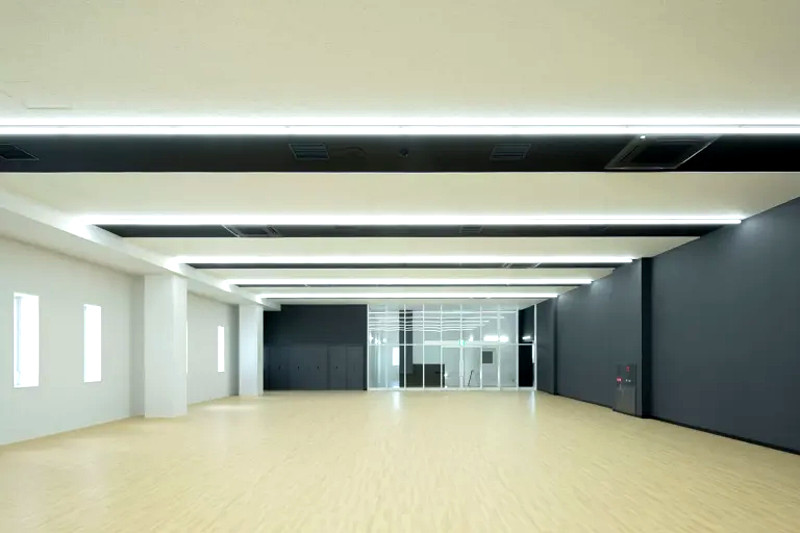 浜松学院興誠中学校・高等学校の体育館内部デザイン