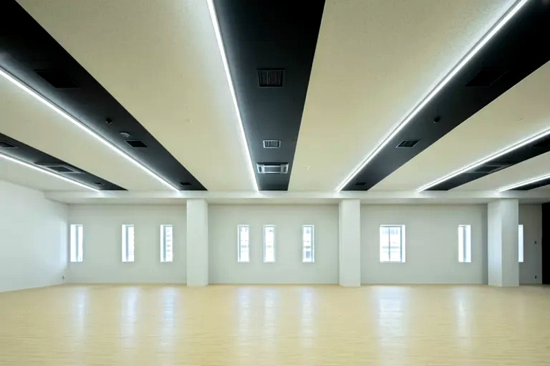 浜松学院興誠中学校・高等学校の体育館内部デザイン