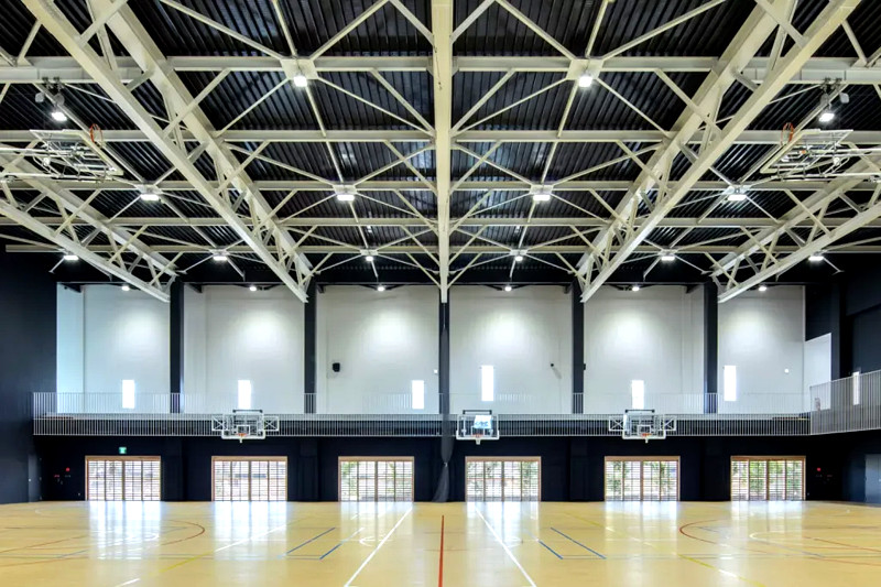 浜松学院興誠中学校・高等学校の体育館内部デザイン