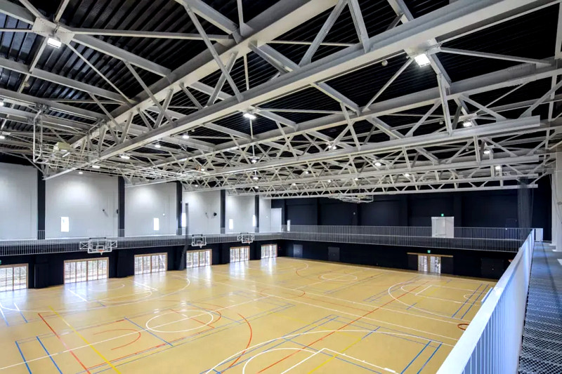 浜松学院興誠中学校・高等学校の体育館内部デザイン