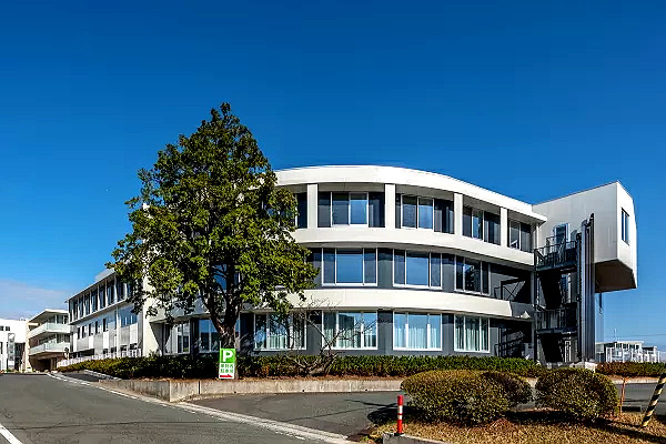 西山病院デイケア棟Harnes