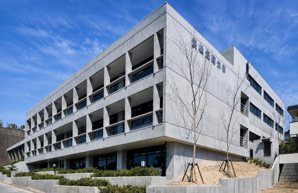 浜松学院大学短期大学部　2号館
